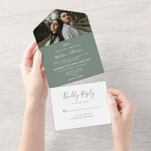 Invitation Tout En Un Monogramme Vert Sage Minimaliste Avec Mariage Phot