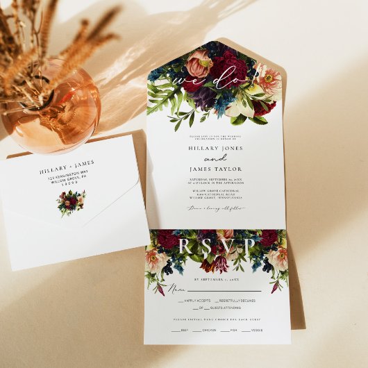 Invitation Tout En Un Moody Floral Bourgogne Mariage de calligraphie
