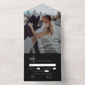 Invitation Tout En Un Photo Mariage simple en noir moderne (À l'intérieur)