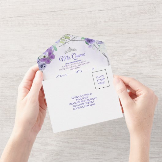 Invitation Tout En Un Princesse Quinceañera Violet Pourpre Teint Foncé (Ouverture)