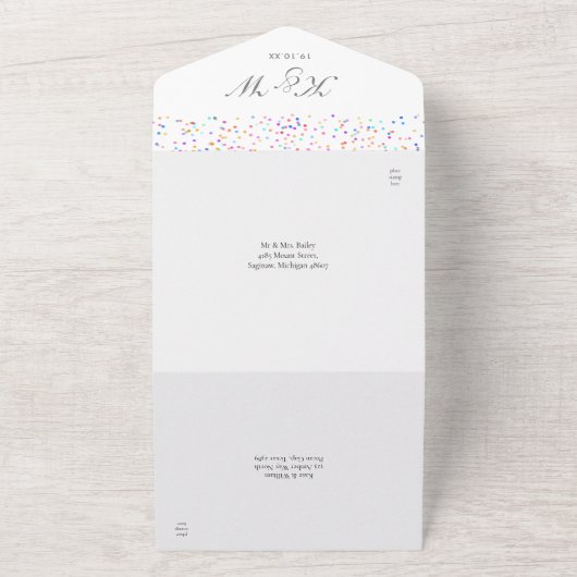 Invitation Tout En Un Rainbow Confetti Monogram Mariage photo (Dehors)