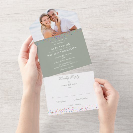 Invitation Tout En Un Rainbow Confetti Monogramme Photo Sage Vert Mariag (Déchirure)