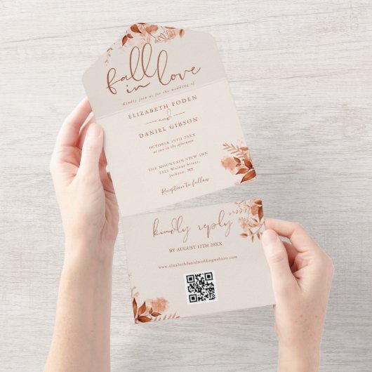 Invitation Tout En Un Rustic Fall In Love Floral QR Code Mariage (Déchirure)
