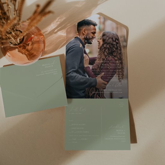 Invitation Tout En Un Script Whimsical | Sage Green Photo Sceau et envoi
