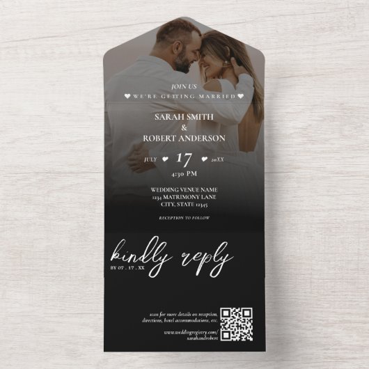 Invitation Tout En Un Simple Noir photo nouvellement mariée QR Code Mari (À l'intérieur)