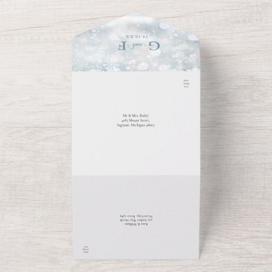 Invitation Tout En Un Snowflakes QR Code Monogramme Mariage hivernal (Dehors)