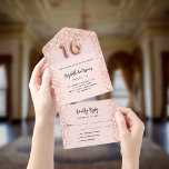 Invitation Tout En Un Sweet 16 rose or brush fête RSVP<br><div class="desc">or rose,  arrière - plan de couleur rousse,  décoré de faux éclats de parties scintillant à l'intérieur. Personnalisez et ajoutez une photo,  des noms,  des détails du parti,  la date RSVP,  l'adresse et le nom de retour. Le numéro 16 est écrit avec un numéro de style de ballon.</div>