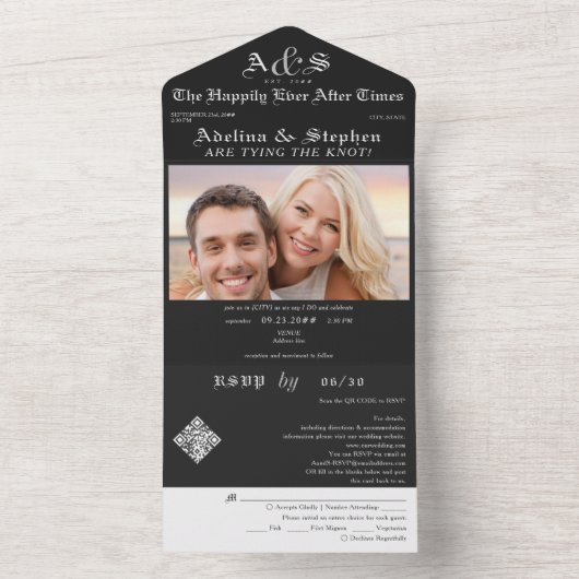Invitation Tout En Un Un journal noir heureux après QR Code Mariage (À l'intérieur)