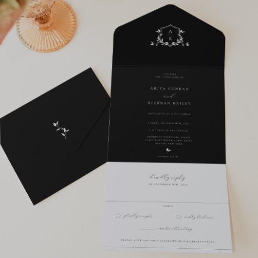 Invitation Tout En Un Vins intemporels Monogramme noir Mariage Crest
