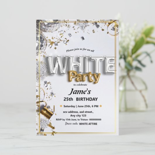 Invitation Toutes les affaires blanches ou l'invitation d'une (Debout devant)