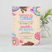 Invitation Traiter le gosse Chocolat Lollipop sucré deuxième  (Debout devant)