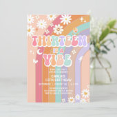 Invitation TREIZE est une Vibe Daisy Super 13ème anniversaire (Debout devant)