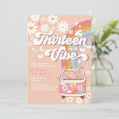 Invitation TREIZE est une Vibration Groovy Daisy Rainbow Anni (Debout devant)