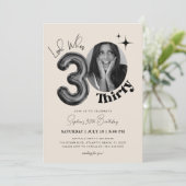 Invitation Trente-30e anniversaire Beige Noir Photo moderne (Debout devant)