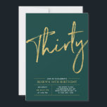 Invitation Trente | Gold & Green Modern 30e fête d'anniversai<br><div class="desc">Célébrez votre journée spéciale avec cette invitation simple et élégante à la fête du 30e anniversaire. Ce design comprend un script de brosse chic avec une disposition propre avec un combo couleur vert émeraude et or. D'autres designs sont disponibles dans ma boutique BaraBomDesign.</div>