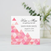 Invitation Triangles Géométriques Sauvegarder la Date | rose (Debout devant)