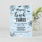 Invitation Trick or Three Blue Halloween Cute Ghost (Debout devant)