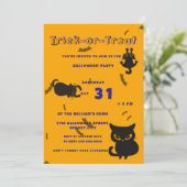 Invitation Tricoter ou traiter | Halloween de chats noirs mig (Debout devant)