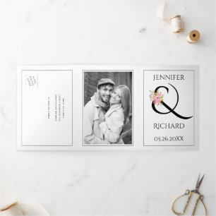Invitation Trois Volets Ampersand noir blanc avec mariage rose roses