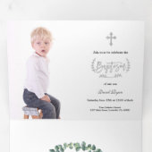 Invitation Trois Volets Baptême photo garçon verdure élégante d'eucalyptus (Intérieur en premier)