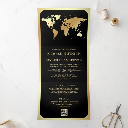 Invitation Trois Volets Black Gold World Map QR Code Photo Wedding (Intérieur)