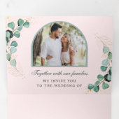 Invitation Trois Volets Blush Pink Eucalyptus Arch Photo QR Code Wedding (Intérieur en premier)