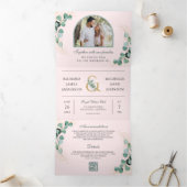 Invitation Trois Volets Blush Pink Eucalyptus Arch Photo QR Code Wedding (Intérieur)