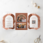 Invitation Trois Volets Boho Arch Terracotta Brush Strokes QR Code Mariage (Intérieur)