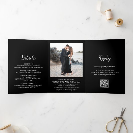 Invitation Trois Volets Code QR de photo noir propre mariage moderne (Intérieur)
