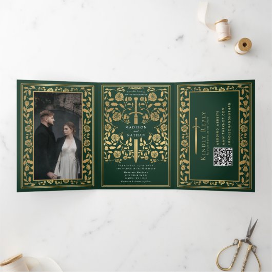Invitation Trois Volets Code QR du Mariage d'épée médiévale verte (Intérieur)