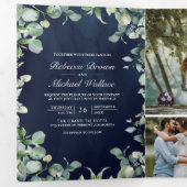 Invitation Trois Volets Code QR Moderne Eucalyptus Bleu Marine Mariage (Intérieur en premier)