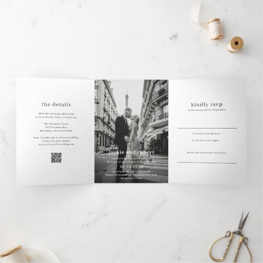 Invitation Trois Volets Code QR photo de mariage moderne minimal (Intérieur)