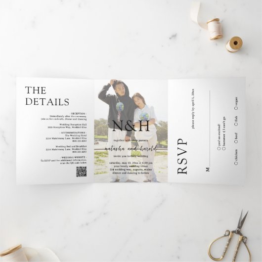 Invitation Trois Volets Code QR photo monogramme gras mariage moderne (Intérieur)
