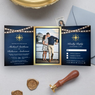 Invitation Trois Volets Compas de mariage en bois couleur bleu marine et d