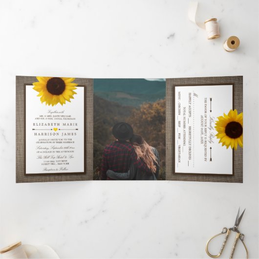 Invitation Trois Volets Country Rustic Sunflower & Burlap Suite Mariage (Intérieur)