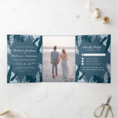 Invitation Trois Volets Dusty Blue Tropical Palm Feuilles tous en un Maria (Intérieur)