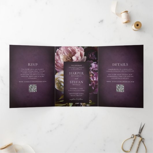 Invitation Trois Volets Elegant Maximalist Purple Floral QR Code Wedding (Intérieur)