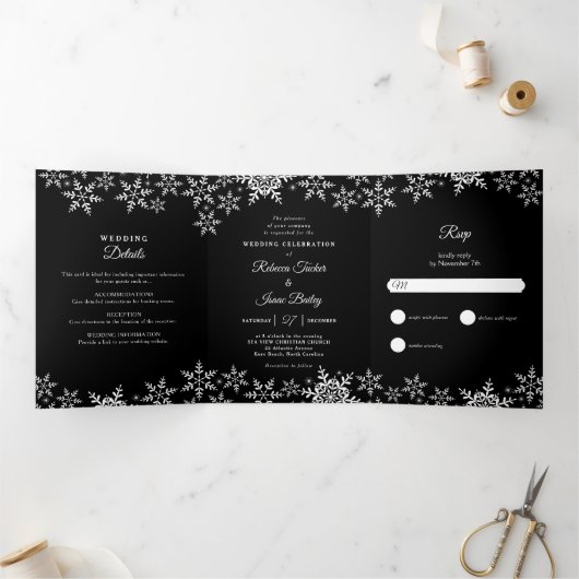 Invitation Trois Volets Élégant Snowflakes Noir & Blanc Mariage d'hiver (Intérieur)