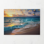 Invitation Trois Volets Elégant String Lights Summer Sunset Beach Mariage (Page de couverture)