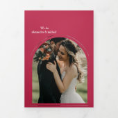 Invitation Trois Volets Élégant Viva Magenta Script Mariage (Page de couverture)