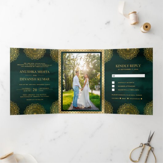 Invitation Trois Volets Emerald and Gold Asian Mandala Mariage indien (Intérieur)