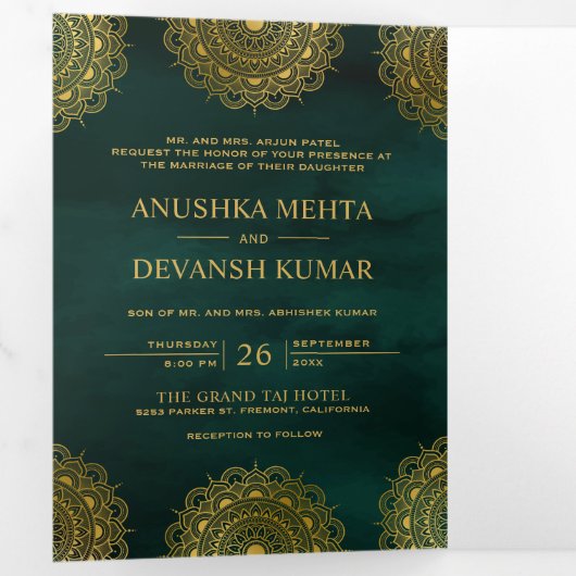 Invitation Trois Volets Emerald and Gold Asian Mandala Mariage indien (Intérieur en premier)