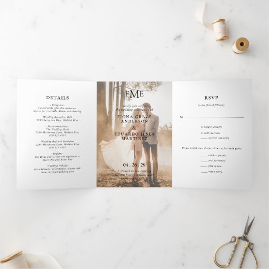 Invitation Trois Volets Fiona Photo Bold Monogramme Mariage moderne (Intérieur)