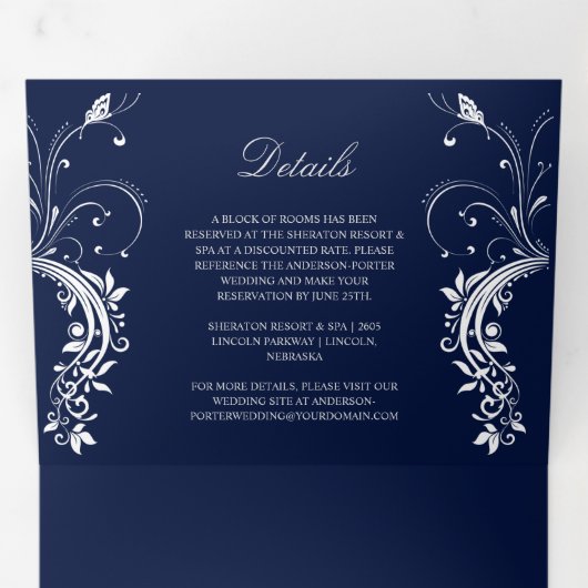 Invitation Trois Volets Fissures florales blanches ornées sur Mariage bleu (Intérieur en premier)