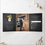 Invitation Trois Volets Fleurs de soleil sur Mason Jar Rustic Chalkboard M<br><div class="desc">Faire-part de mariage floral tout-en-un rustique et capricieux. Cette invitation à la floraison rustique présente des tournesols sur un bocal de mason et des motifs de tournesols sur un arrière - plan imitation tableau. Personnalisez en ajoutant des noms, des dates, des heures, des détails RSVP, des détails de la réception,...</div>