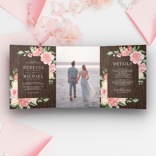 Invitation Trois Volets Floral rose pâle Fleur Photo Barn Mariage en bois