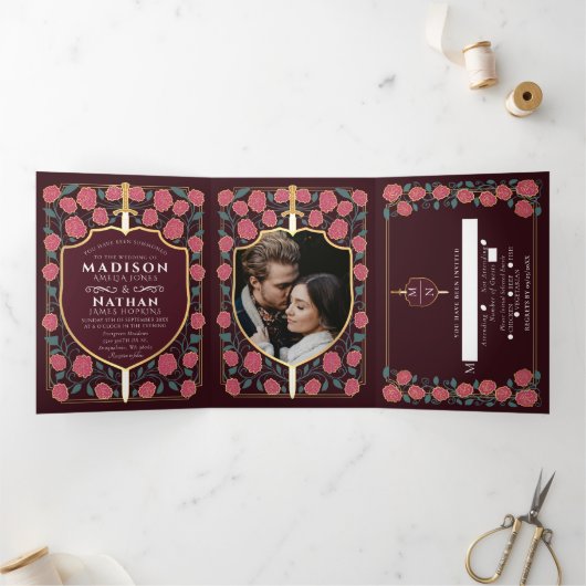 Invitation Trois Volets Imaginaire médiéval de l'épée et du bouclier Maria (Intérieur)