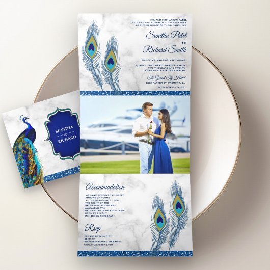 Invitation Trois Volets Marbre blanc Blue Indian Peacock Plumes Mariage