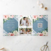 Invitation Trois Volets Mariage Code QR Bleu Poussiéreux Dentelle Fleurie (Intérieur)