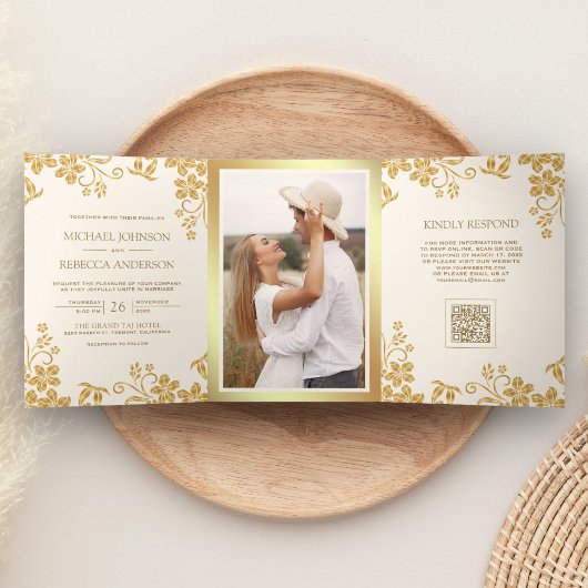 Invitation Trois Volets Mariage Code QR Feuilles Florales Crème Or